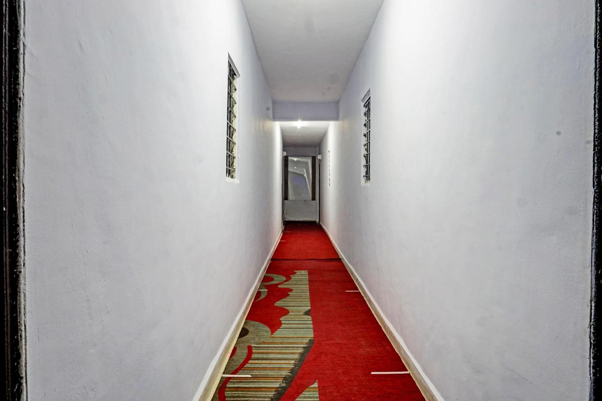 Oyo 820503 Lotus Lodge And Guest House Kharakvasla Exterior photo