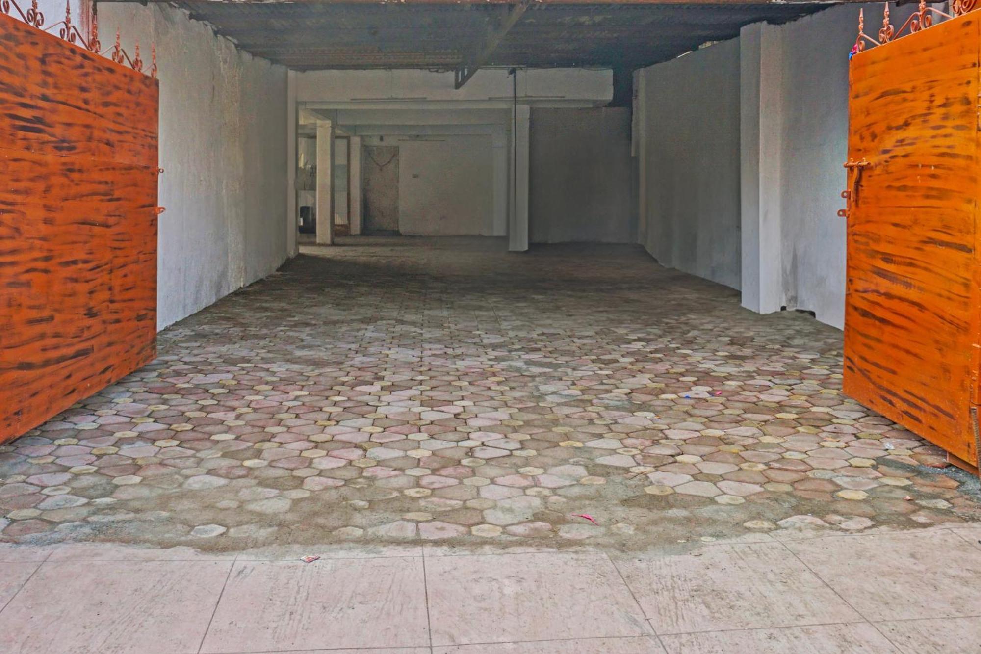 Oyo 820503 Lotus Lodge And Guest House Kharakvasla Exterior photo