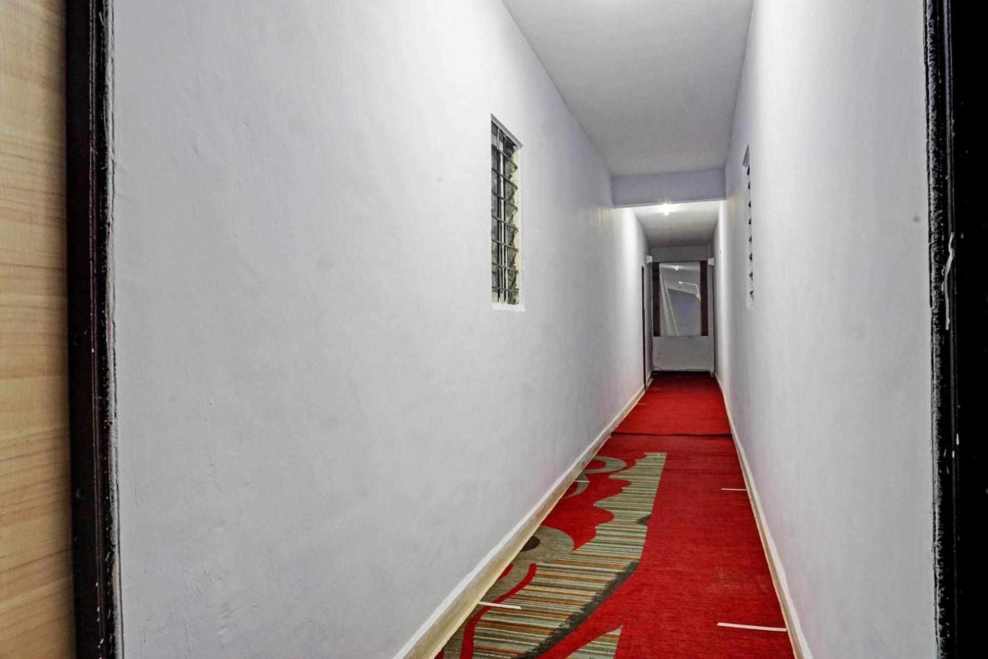 Oyo 820503 Lotus Lodge And Guest House Kharakvasla Exterior photo